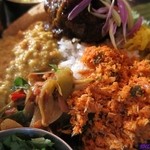 カルパシ - 左下仁田ネギと小エビのテルダーラ　右ポルサンボル