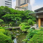 日本料理「雲海」 - 緑あふれる庭園