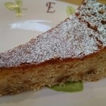 ボラーレ - ベイクドチーズケーキ。この他にもティラミスやタルトなどいくつかのドルチェから選べました。