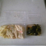 オモヤキッチン - お惣菜：ペンネクリームソース煮大P¥300、小松菜のキムチ和え小P¥100  2016.1.20