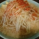 ラーメン二郎 - トッピングはニンニクとトウガラシ