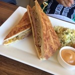 Tommy Bahama Restaurant, Bar & Store - キューバンサンド