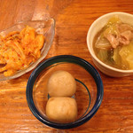 姫だるま - 付き出し『豚キムチ』＋『里芋の煮っころがし』＋『豚バラと白菜の中華餡かけ』