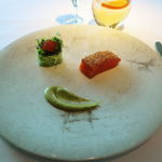 アジュール フォーティーファイブ - サーモンのミキュイ ワサビのソース