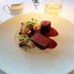 アジュール フォーティーファイブ - 蝦夷鹿のロースト 赤ワインソース マッシュルームとポレンタ