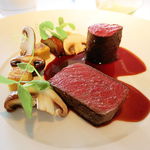 アジュール フォーティーファイブ - 蝦夷鹿のロースト 赤ワインソース マッシュルームとポレンタ