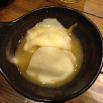 北海道十勝新得町 塚田農場 - 炊餃子 定番
      ※鍋から器に盛ったものです