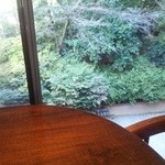 トラットリア セッテ - 木立の見える席に案内して頂けました♪