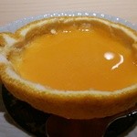 てんぷら 深町 - 〆はデコポンのゼリー。綺麗なオレンジ色が木目の美しいカウンターの上で映えます。