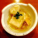 創作串揚げ めいめい - 先付は焼き豆腐と鮭に湯葉あんが。お出汁がとても上品な仕上がり。