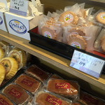 洋菓子モンド - 店内…焼き菓子も豊富です