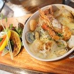 Transit Cafe - 4種のシーフード・グラタン 
                        季節の野菜とブルスケッタを添えて　1580円　スープとサラダ付き