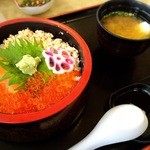 さかな大食堂渚 - 鮭親子丼