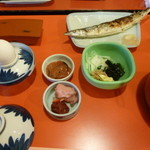 追分温泉 - 追分温泉定番のサンマの朝ごはん