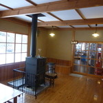 追分温泉 - ストーブが良い味だしてます