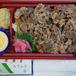 駅弁屋 祭 - 牛べん 1,050円