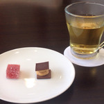 レオーニ - ハーブティーと小菓子