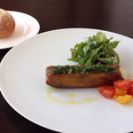 レオーニ - 豚足とカイエットのパート包み焼き