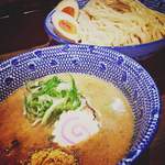 だしと麺 - 鶏と鯵煮干しの一番搾りつけ麺(味玉付)