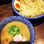 だしと麺 - 鶏と鯵煮干しの一番搾りつけ麺(味玉付)