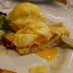 Aloha Kitchen - しっとりとしたエッグ・ベネディクト