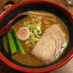 特濃鶏白湯醤油(930円)、夜営業のみの提供