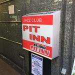 Shinjuku Pit lnn - 1Fの看板