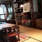 踵屋敷 - 昔の調度品がたくさんありました。