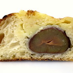 アペリラ - 渋皮栗のパン（断面）