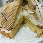 たるみ製菓 - 作り立ちなので、一日冷蔵庫入れてたけどクリーム柔らかく切り難いですね。