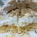 たるみ製菓 - 生クリームの中に栗が入ってます。