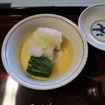 瓢亭 - 蕪蒸し(河豚の焼白子と松葉蟹）