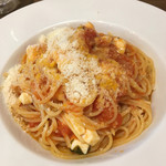 トラットリア ダ コヴィーノ - モッツァレラチーズとトマトのスパゲティ