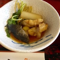 いせ源 - 弾力がある身は初体験！！コリコリしたところもありました。皮はコラーゲンたっぷりでやわらか。