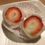 なら町 末廣堂 - 綺麗なイチゴの断面