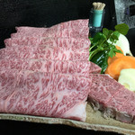 和牛の紀楽 - 左 佐賀牛A5ランクサーロイン焼きしゃぶ
      右 佐賀牛A5ランクシャトーブリアン