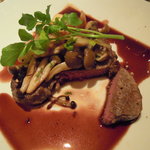 ワインサロン エルミタージュ - 2009　肉料理　切ったところw