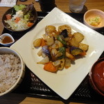 大戸屋 - 鶏と野菜の黒酢あん定食　851円　女性人気№１です。