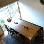 ポタージュ - １階のテーブル席を２階から撮影したよ♪