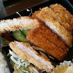 曽我 - トンカツは二段構造になっています^^