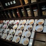 豆吉本舗 - たっくさんの種類が試食できます