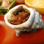 Matsuyama Hamasaku - サザエ型の器に入った煮タコ