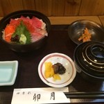 卯月 - 海鮮丼。税込1200円。
            美味し。