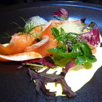 月夕堂 - 2016.1前菜…自家製スモークサーモン　色々な野菜と白ワインのソース添え