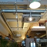 自家製麺 うろた - カフェのような店内。