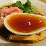 自家製麺 うろた - スープ。リフト(^-^)/
      