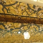 自家製麺 うろた - カウンター上の天上は、和。