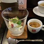 円山 カルネ - バニラのアフォガードです(2015年12月)。