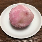 中野屋菓子舗 - いちご大福（白あん）180円