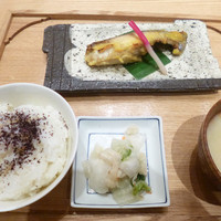 京都石塀小路豆ちゃ 有楽町 - 本日のお魚御前